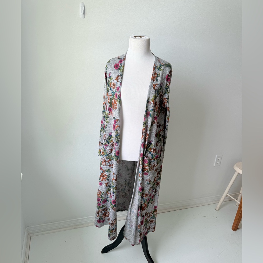 Lularoe floral and grey long length
Size small Excellent condition Worn twice